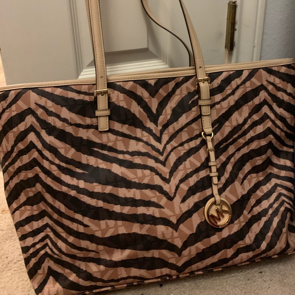 MK Purse - Picture 2 of 3